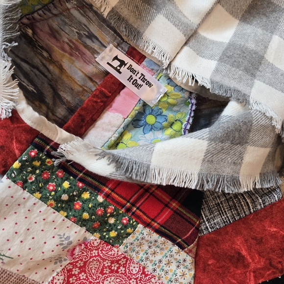 Upcycled Patch Quilt Blanket Hoodie M-L Handmade Dont Throw It Out - Picture 5 of 6